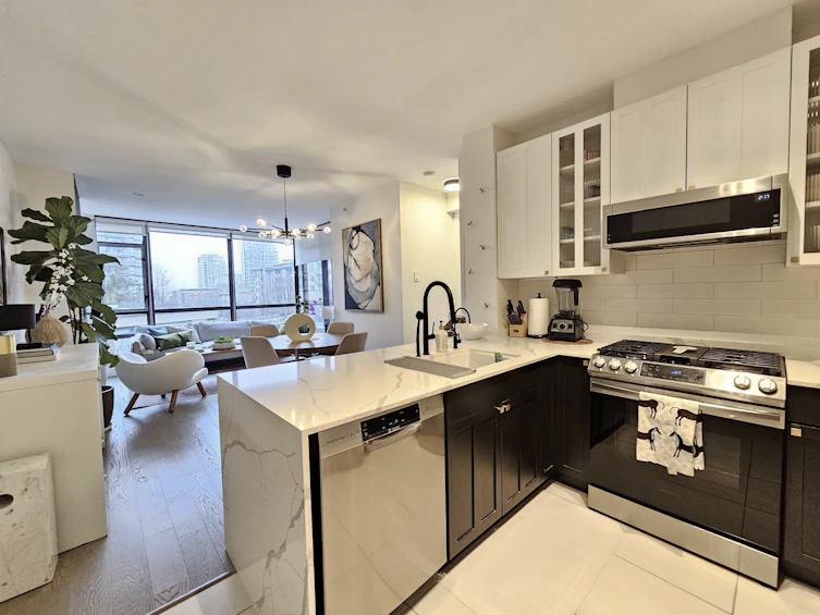 403-170 W 1st Street, North Vancouver, BC, V7M 3P2 - 3
