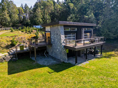 5582 Hooson Road - 2