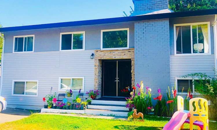 12472 100 Avenue