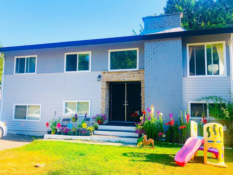 12472 100 Avenue, Surrey, BC, V3V 2X5