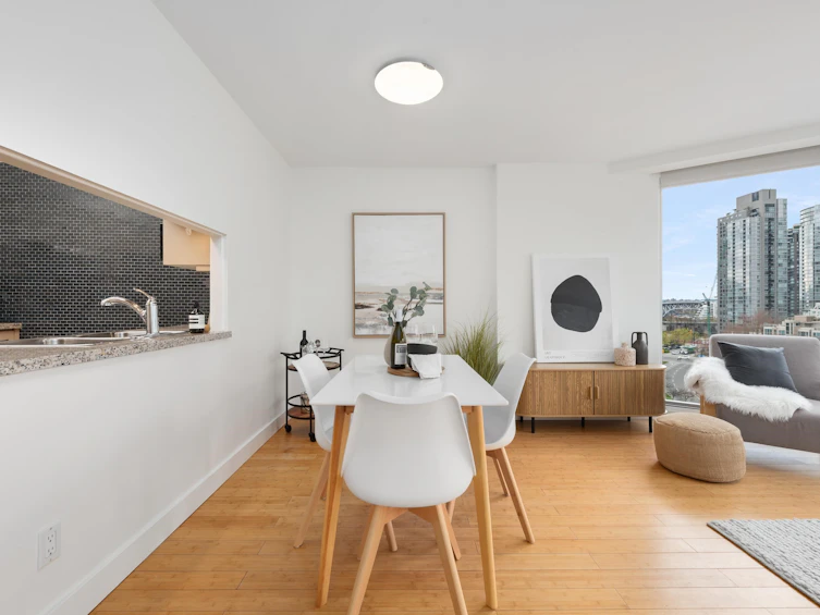 11D-199 Drake Street, Vancouver, BC, V6Z 2T9 - 3