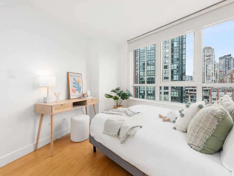 11D-199 Drake Street, Vancouver, BC, V6Z 2T9 - 11