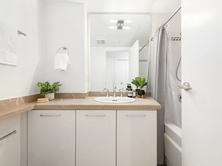 11D-199 Drake Street, Vancouver, BC, V6Z 2T9 - 12