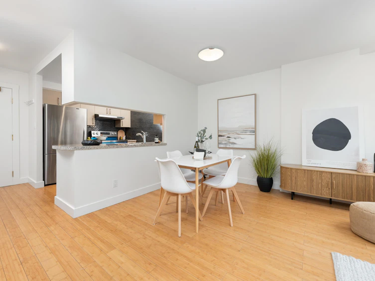 11D-199 Drake Street, Vancouver, BC, V6Z 2T9 - 4