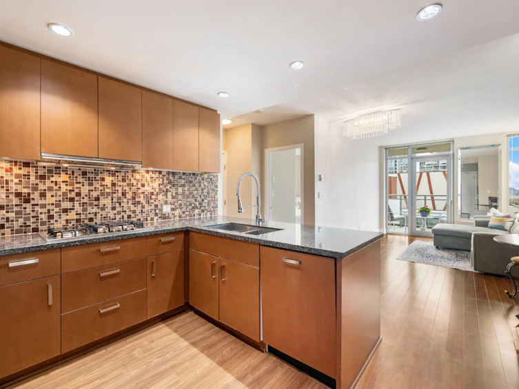 2301-3008 Glen Drive, Coquitlam, BC, V3B 0J5 - 6