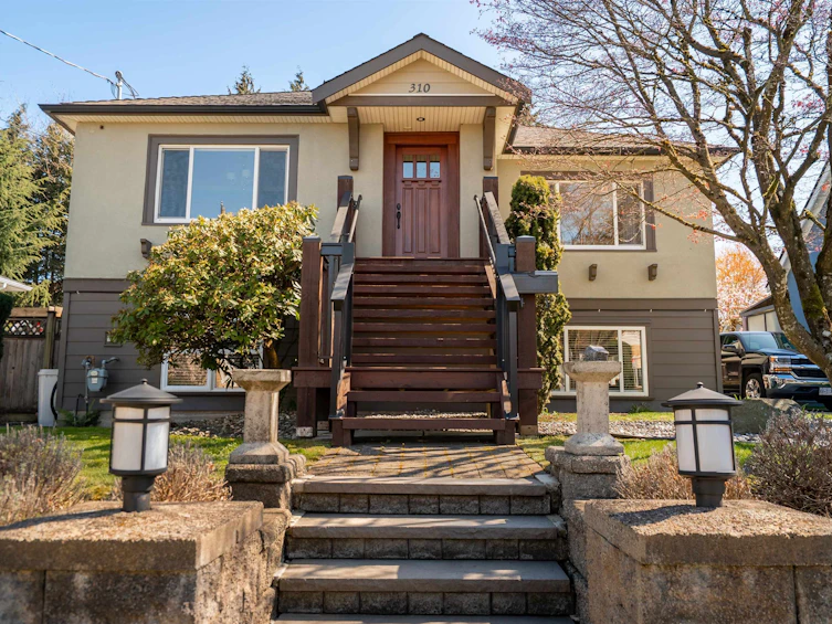 310 Seventh Avenue, New Westminster, BC, V3L 1W5