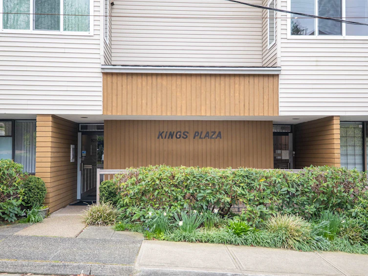 104-105 W Kings Road, North Vancouver, BC, V7N 2L7 - 3