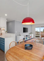 104 105 W Kings Road