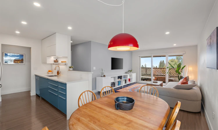 104-105 W Kings Road