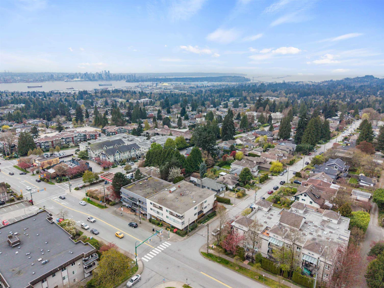 104-105 W Kings Road, North Vancouver, BC, V7N 2L7 - 2