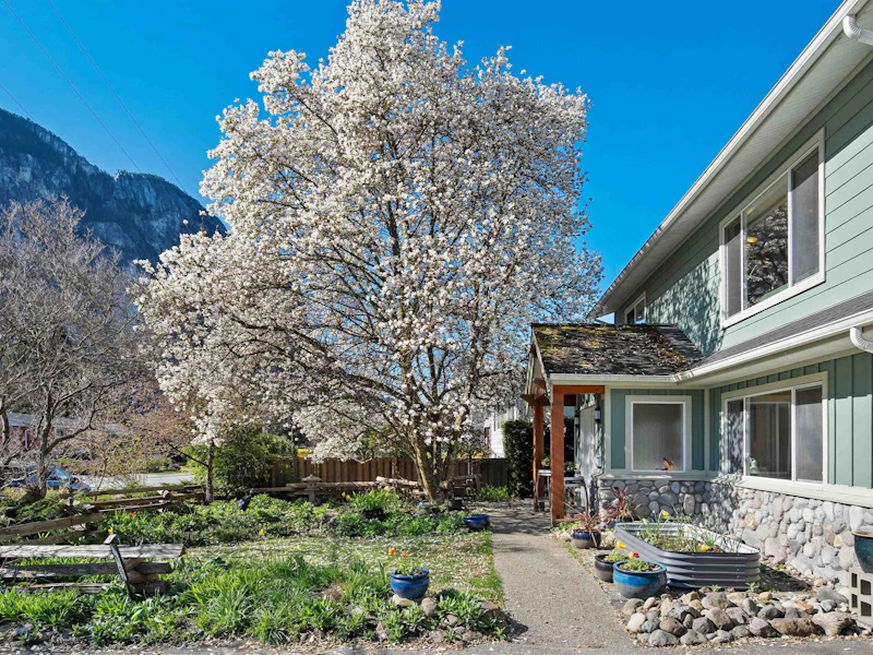 38127 Westway Avenue, Squamish BC V0N 0C2