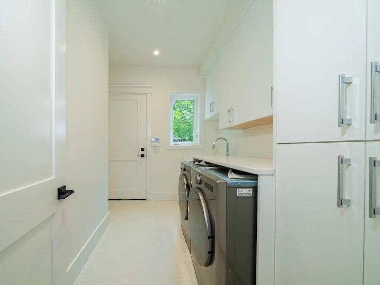 8411 Elsmore Road, Richmond, BC, V7C 2A2 - 35