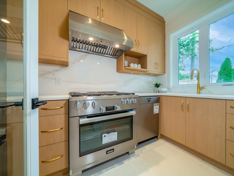 8411 Elsmore Road, Richmond, BC, V7C 2A2 - 12