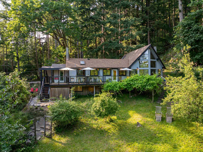 520 Collins Road, Bowen Island BC V0N 1G1