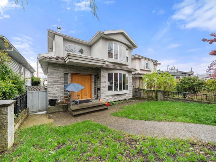 62 E 61st Avenue, Vancouver, BC, V5X 2B4 - 2