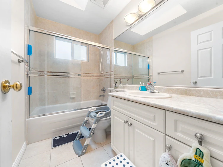 62 E 61st Avenue, Vancouver, BC, V5X 2B4 - 24