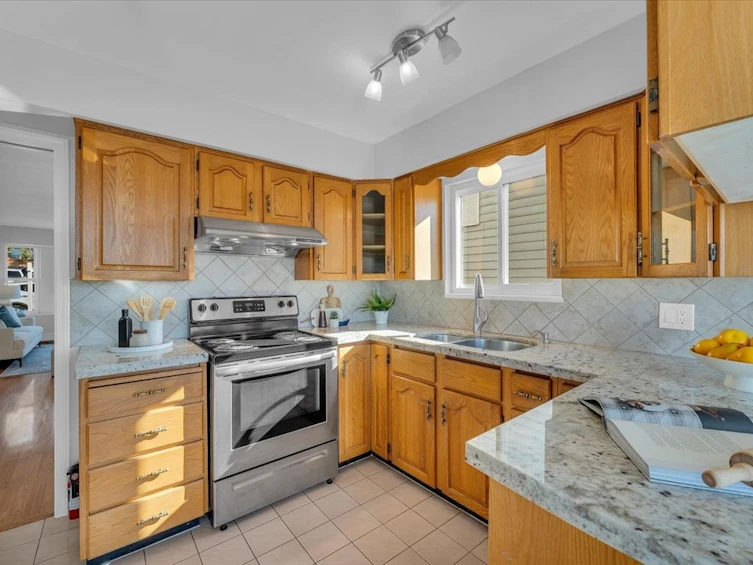 770 E 61st Avenue, Vancouver, BC, V5X 2C2 - 10