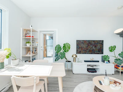 416-6438 Byrnepark Drive - 4