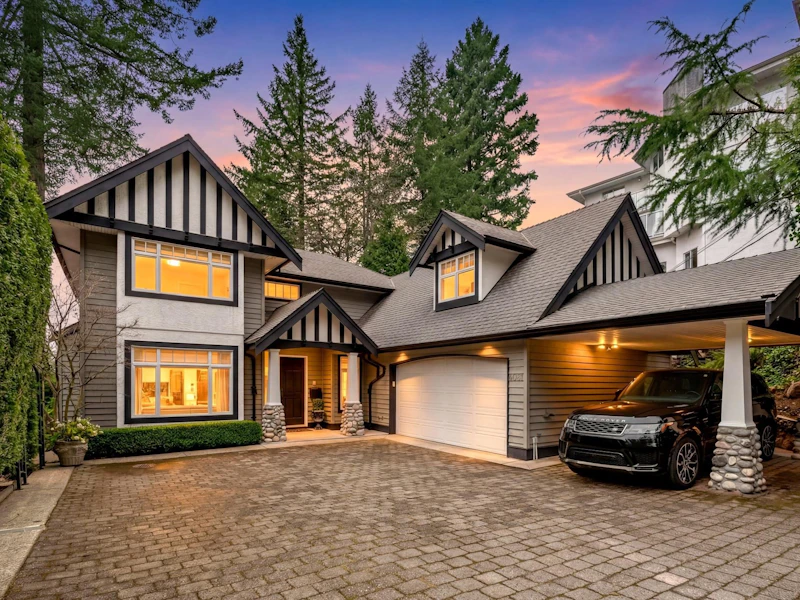 4081 Woodbury Avenue, North Vancouver BC V7N 3N4