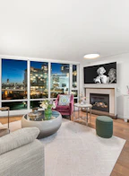 903 8 Smithe Mews