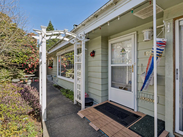 1222 Rosewood Crescent, North Vancouver, BC, V7P 1H4 - 13