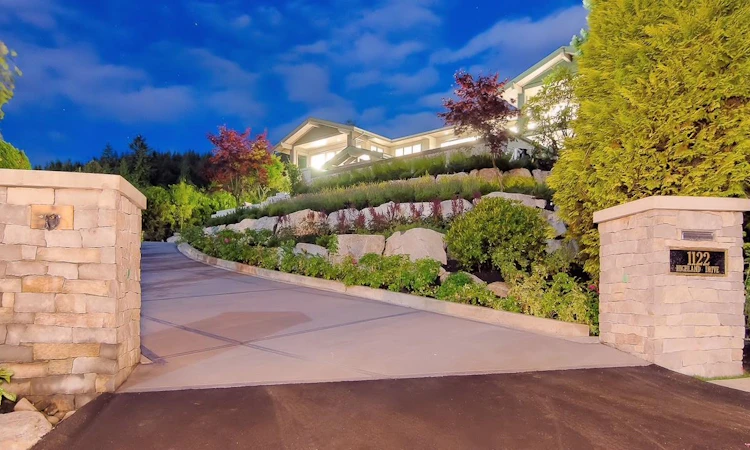 1122 Highland Drive