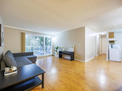 201-7200 Lindsay Road - 3