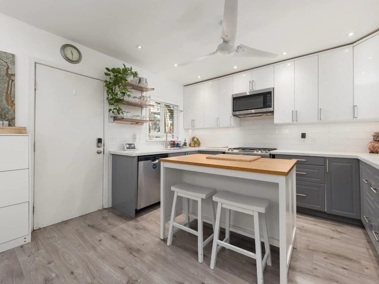 300 E 25th Street, North Vancouver, BC, V7N 1A3 - 7