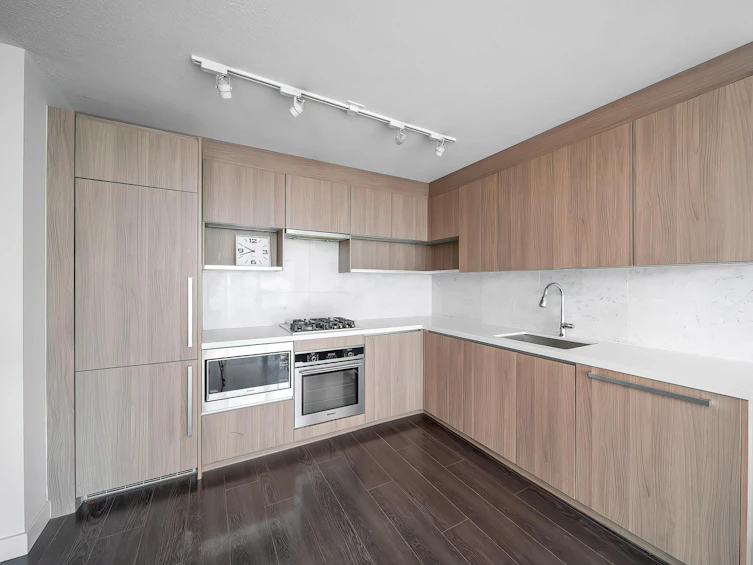 701-13696 100 Ave, Surrey, BC, V3T 0L5 - 11