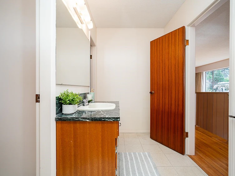 1634 Ross Road, North Vancouver, BC, V7J 1V4 - 16