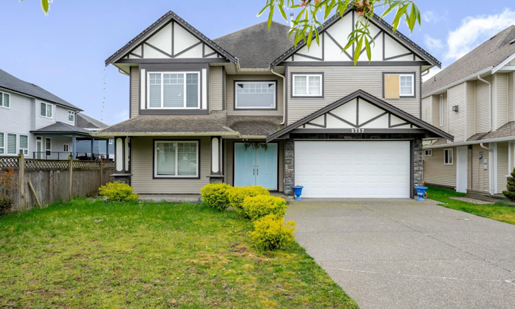 2737 Carriage Court