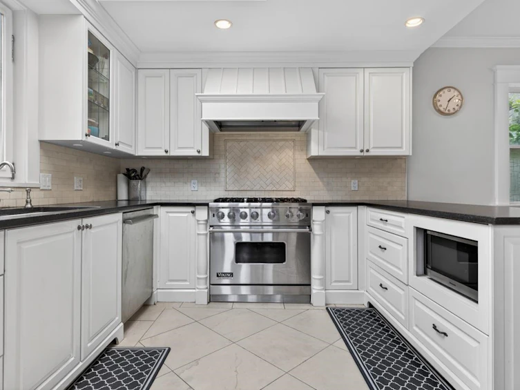 4195 W 15th Avenue, Vancouver, BC, V6R 3A4 - 9