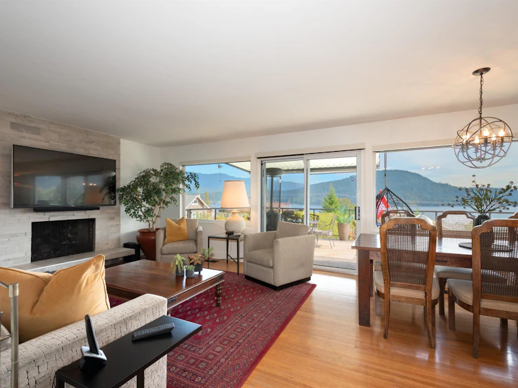 4300 Dollar Road, North Vancouver, BC, V7G 2T4 - 4