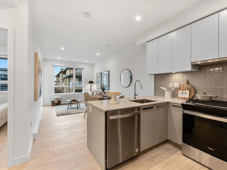 302-13788 76 Avenue, Surrey, BC, V3W 3V9 - 2