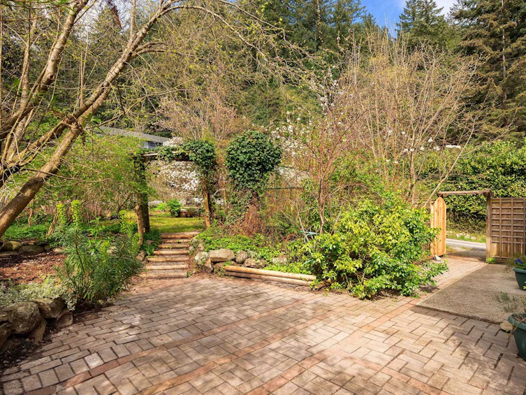 1347 Eagle Cliff Road, Bowen Island, BC, V0N 1G1 - 2
