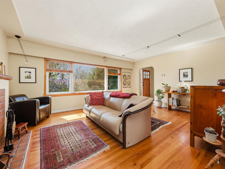 818 E 6th Street, North Vancouver, BC, V7L 1R7 - 2