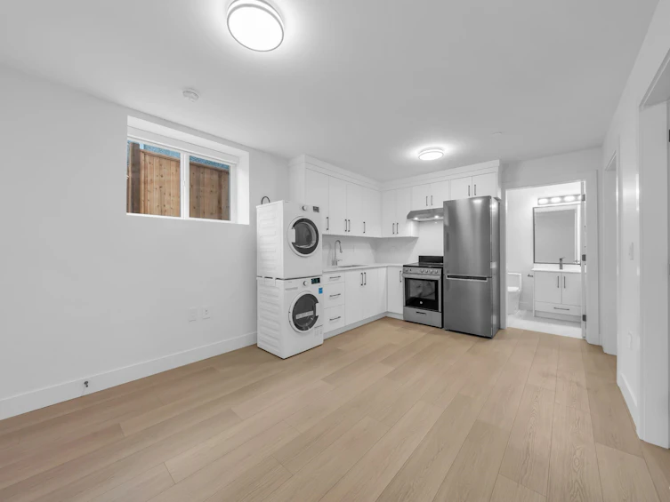2715 Cheyenne Avenue, Vancouver, BC, V5R 4R5 - 21