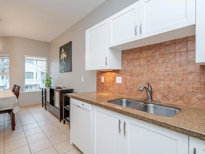10-10340 156 Street - 4