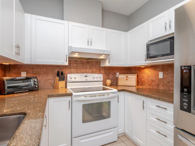 10-10340 156 Street - 3