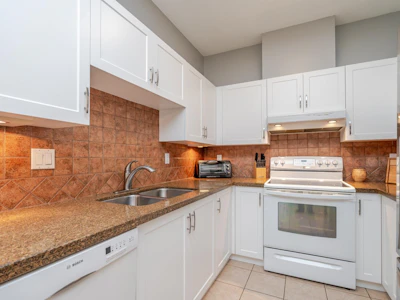 10-10340 156 Street - 2