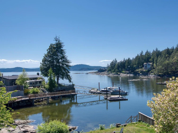 5639 O'brian Road, Halfmoon Bay, BC, V7Z 1E9 - 2
