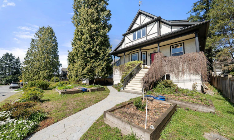 628 E 5th Street