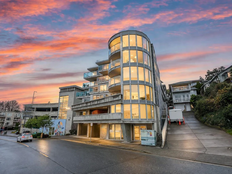 404-14955 Victoria Avenue, Surrey, BC, V4B 1G2