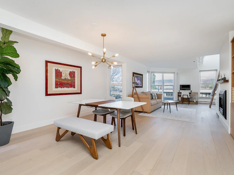 2240 York Avenue, Vancouver, BC, V6K 1C6 - 2