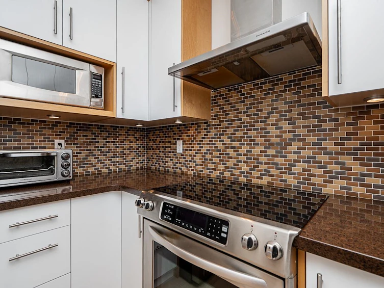 2240 York Avenue, Vancouver, BC, V6K 1C6 - 10