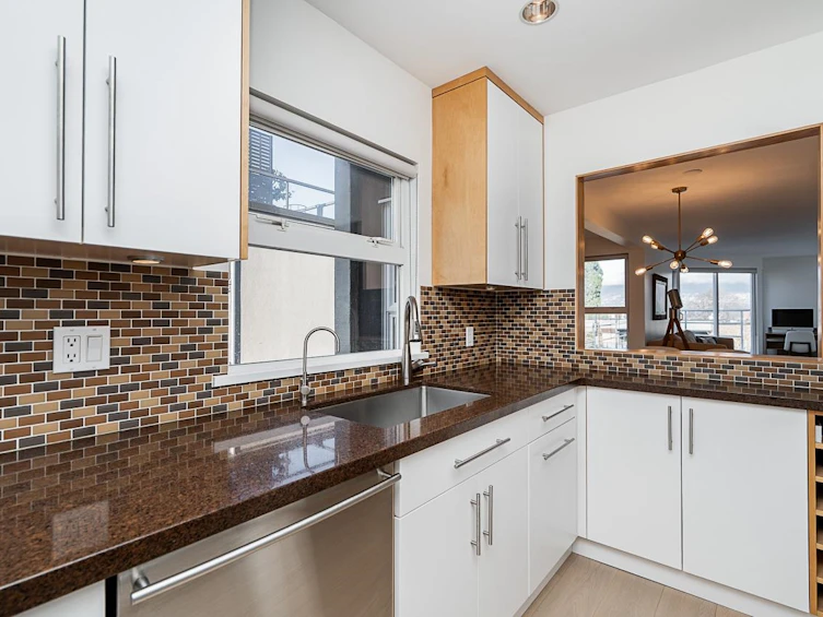 2240 York Avenue, Vancouver, BC, V6K 1C6 - 9
