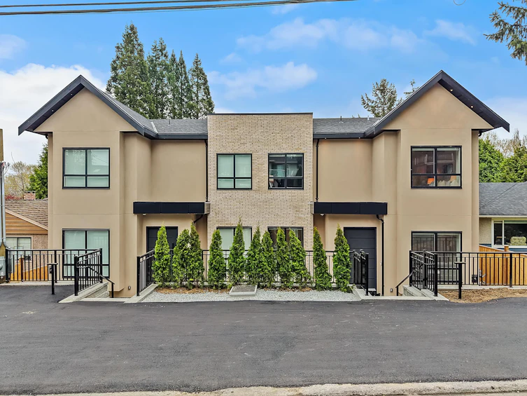 2-6070 Elgin Avenue, Burnaby, BC, V5H 3S4
