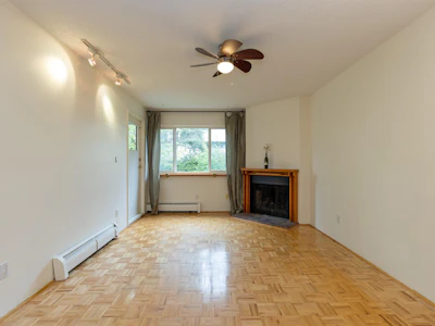213-1209 Howie Avenue - 5