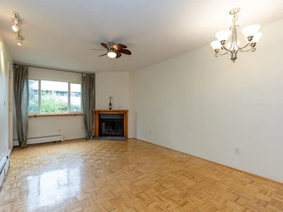 213-1209 Howie Avenue - 4