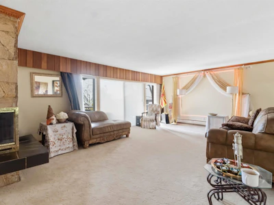 140 E Eighth Avenue - 5